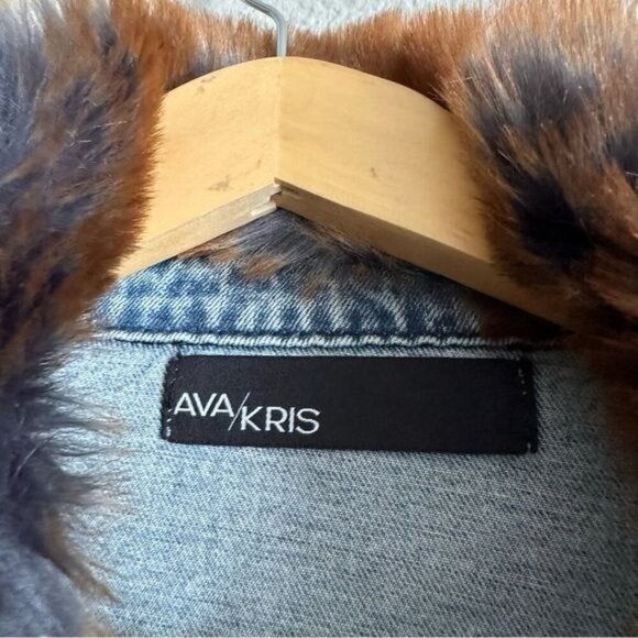 Ava + Kris Jane Denim Fur Collar Oversized Jacket Size Medium - Picture 6 of 14